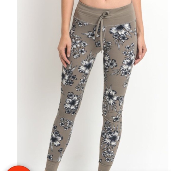 SOLD OUT!! Ariel Tan Floral Athletic Legging - Picture 2 of 4